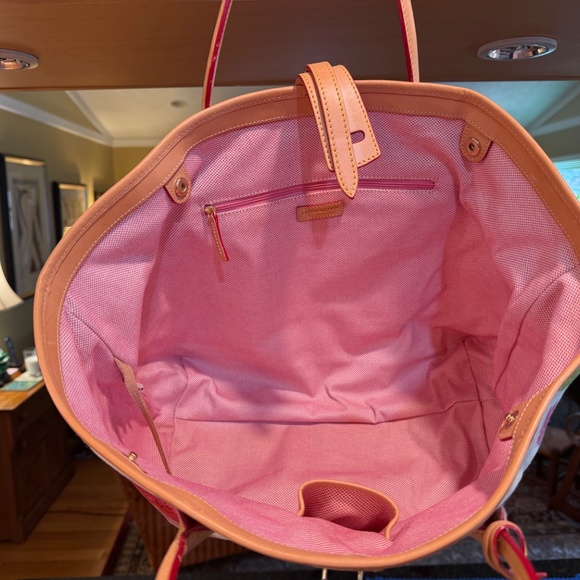 Dooney & Bourke - Picture 14 of 16